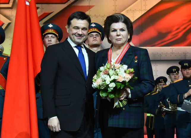 Валентина Терешкова и Андрей Воробьев на церемонии награждения в честь Дня защитника Отечества в Подмосковье
