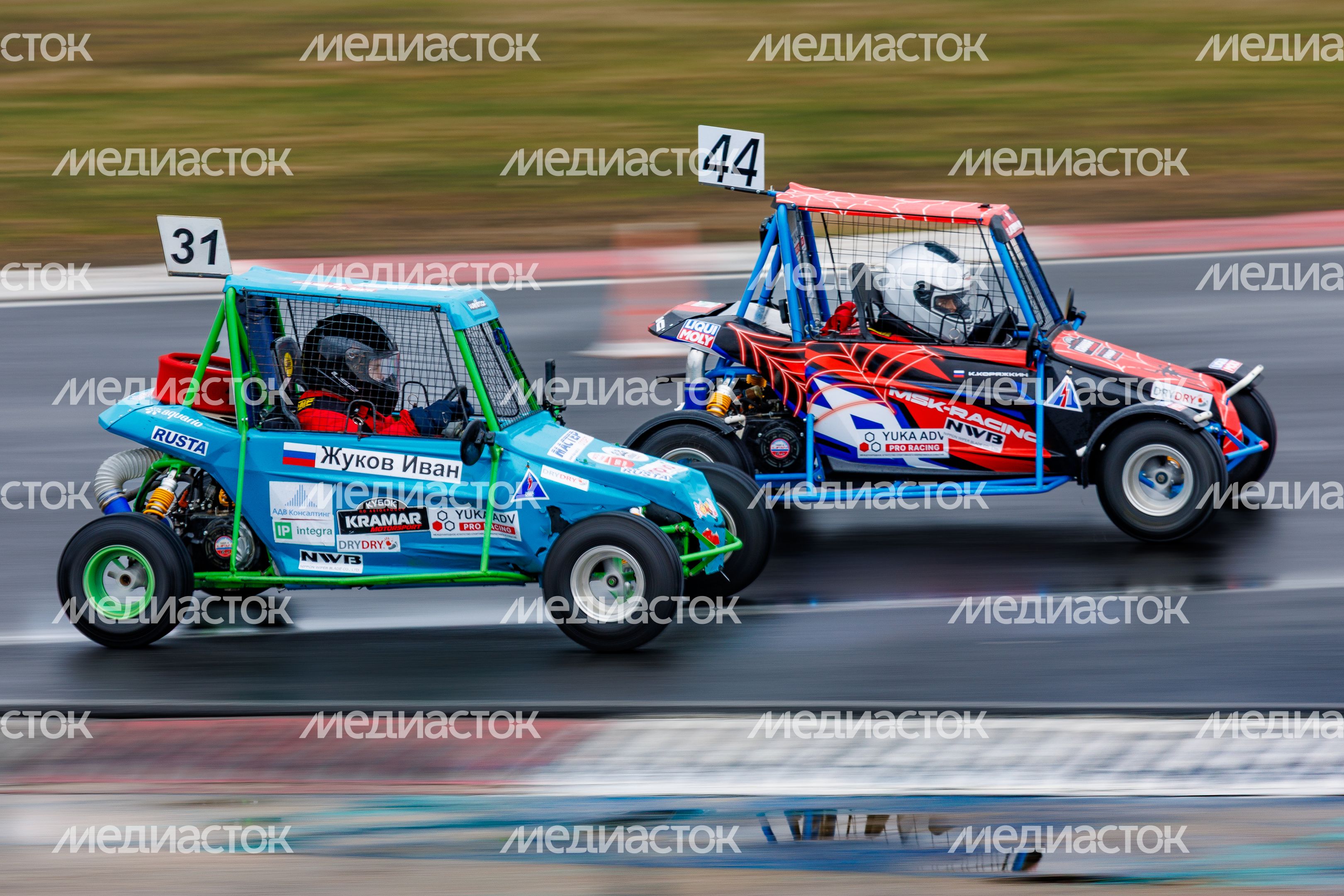 Детский заезд на мини-багги на гоночной трассе ADM Raceway в Мячково