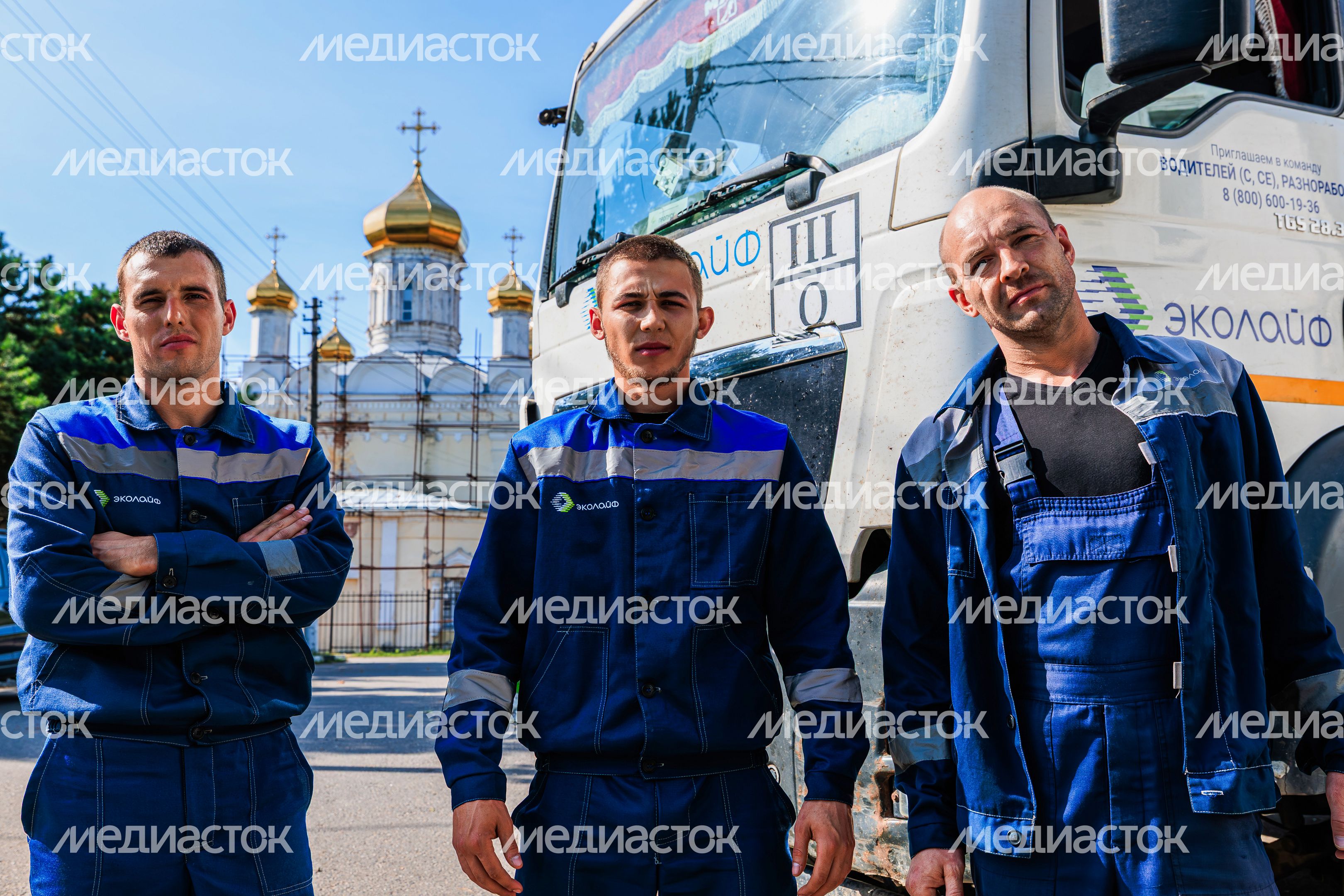Работа мусоровоза при вывозе ТКО в Рузском округе Работа мусоровоза при вывозе ТКО в Рузском округе