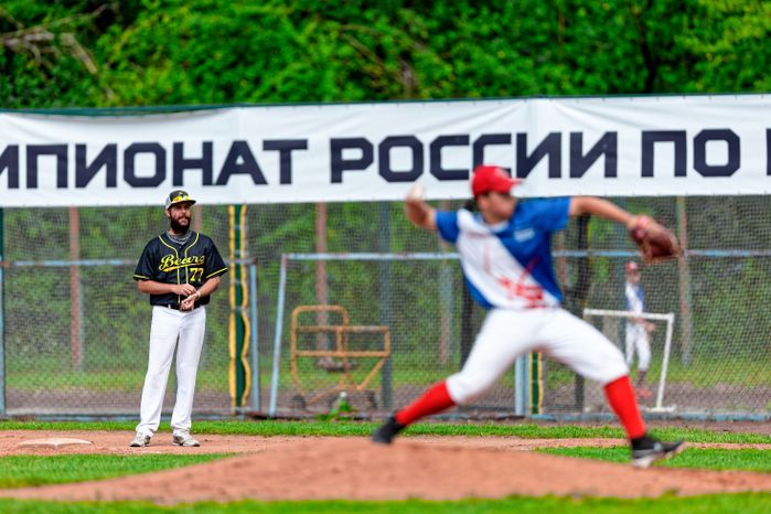 Бейсболист команды «Орел» из Москвы в финале бейсбольного турнира «Кубок Олимпии «Все звезды»