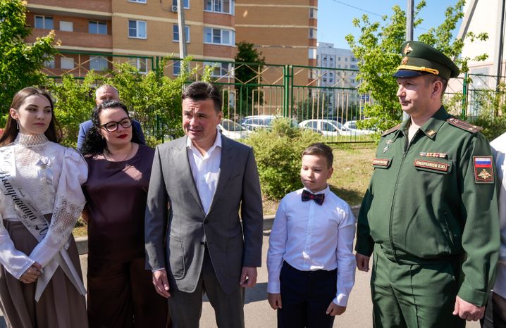 Андрей Воробьев поздравил школьников наро-фоминской СОШ №4 с последним звонком