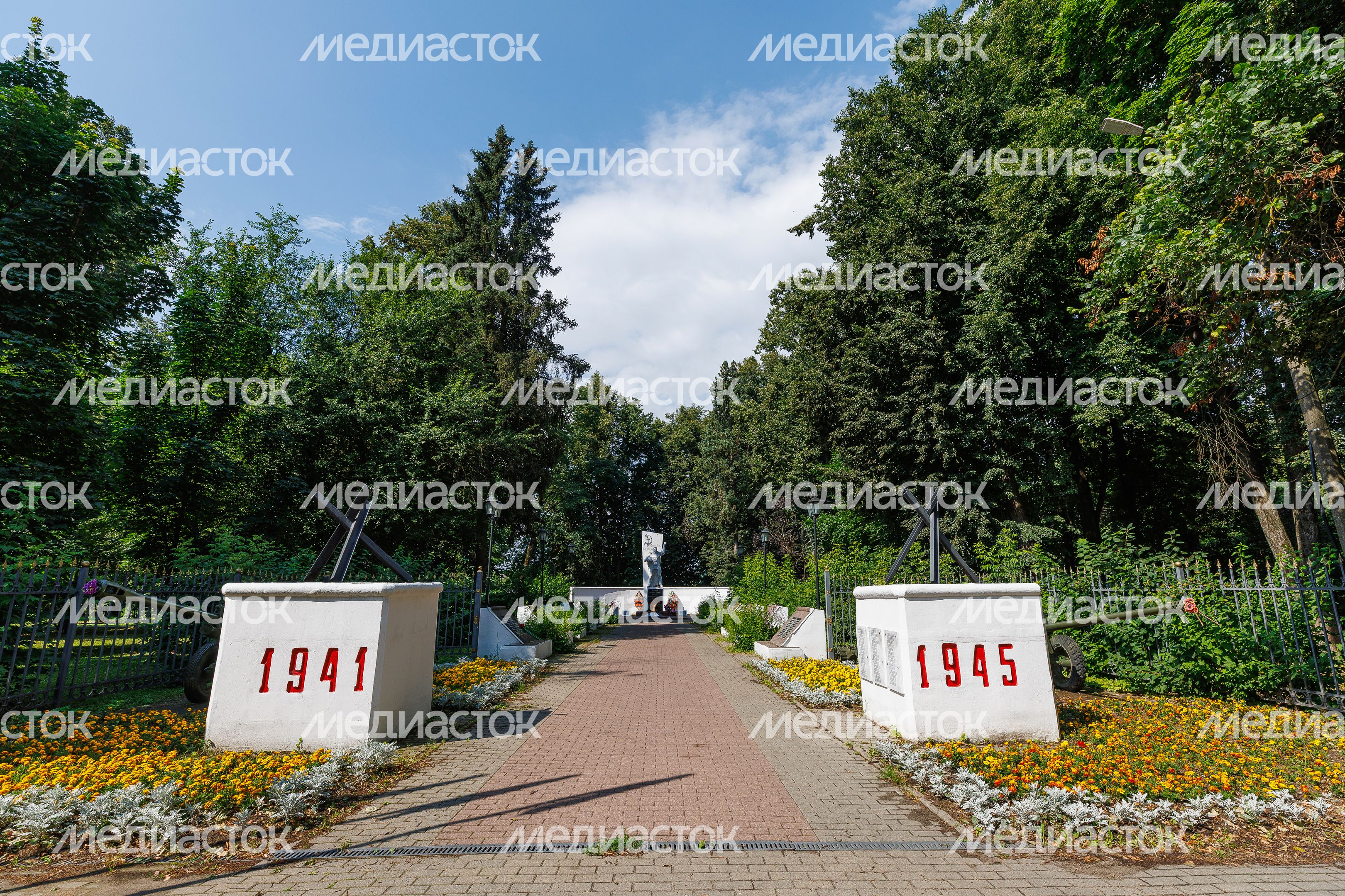 Памятник воинам, павшим в годы Великой Отечественной войны, от жителей города Электроугли в сквере Победы Памятник воинам, павшим в годы Великой Отечественной войны, от жителей города Электроугли в сквере Победы