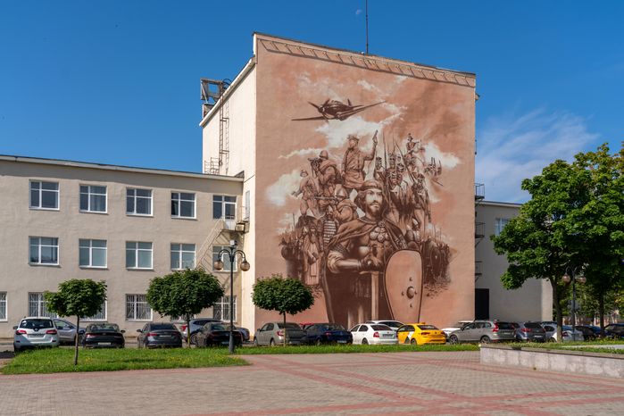 Мурал «Воины эпох» на Дворце культуры «Россия» в Серпухове