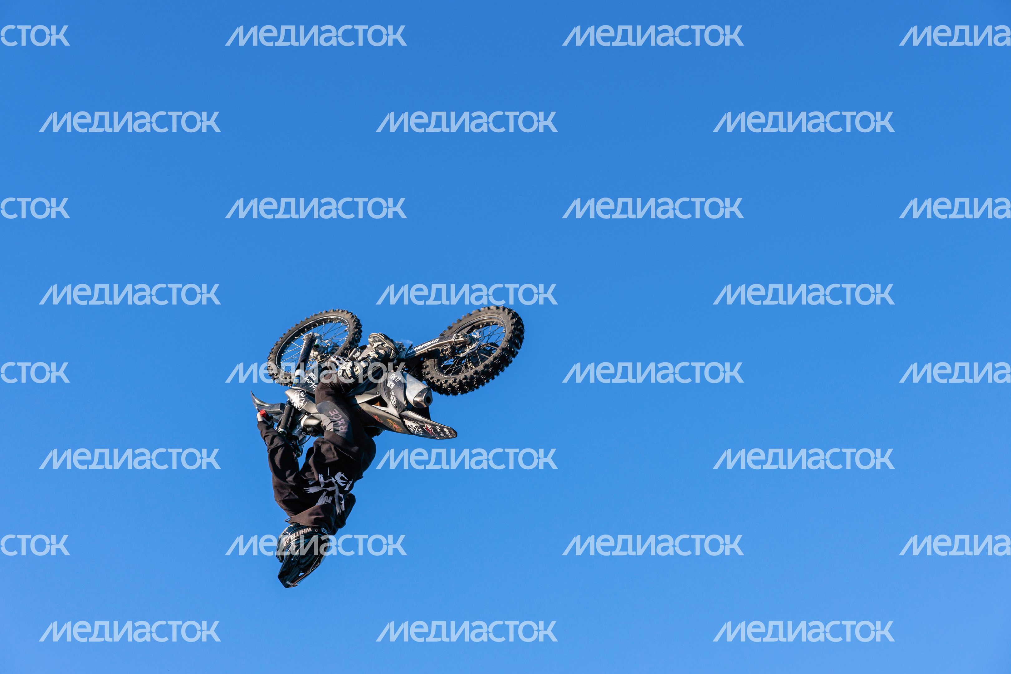 Зимний фристайл-мотокросс от команды FMX13 в Одинцово Зимний фристайл-мотокросс от команды FMX13 в Одинцово