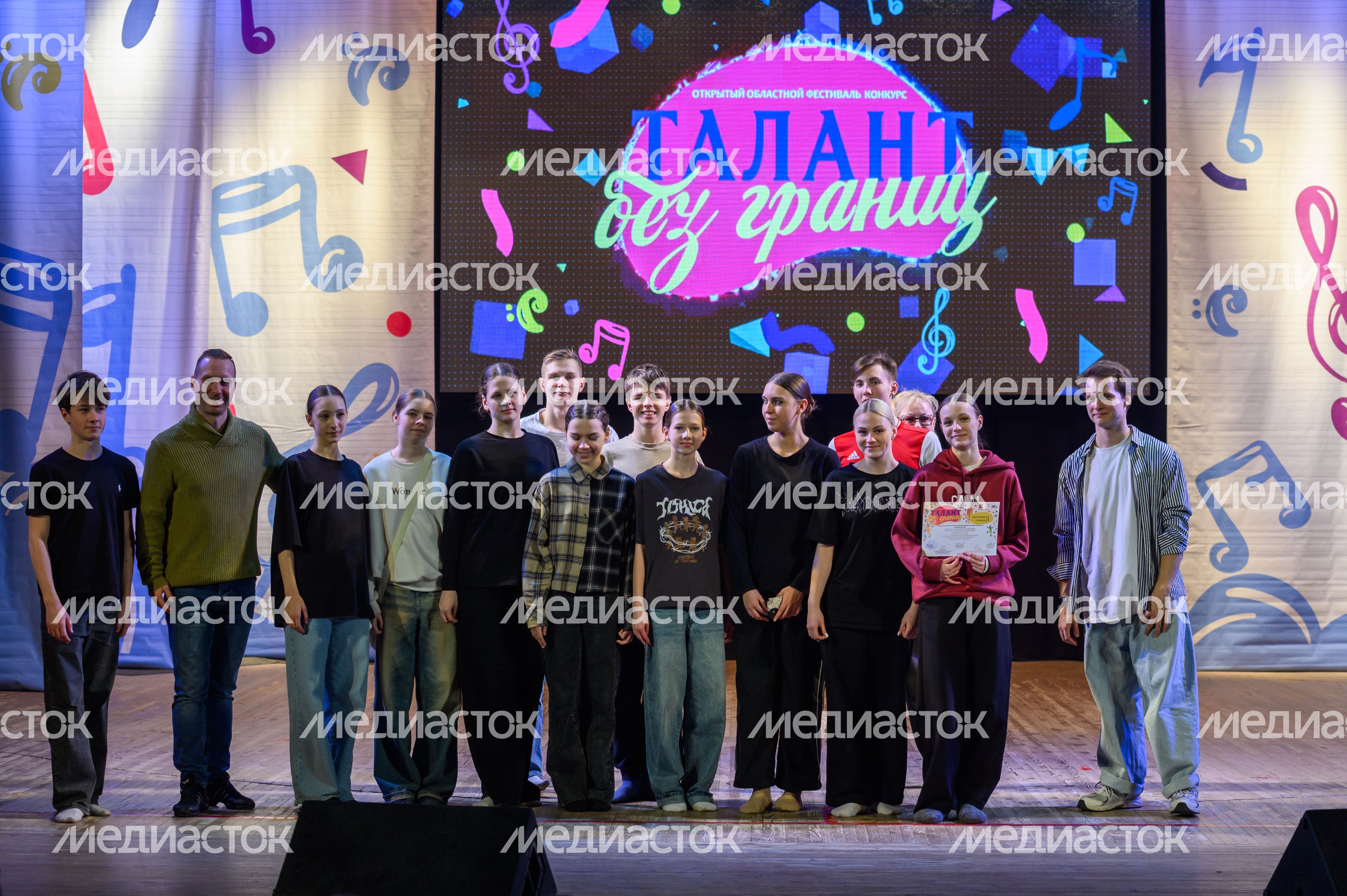Дипломант 2 степени фестиваля-конкурса «Талант без границ» в Сергиевом Посаде - ансамбль «Радонеж» из Серпухова Дипломант 2 степени фестиваля-конкурса «Талант без границ» в Сергиевом Посаде - ансамбль «Радонеж» из Серпухова