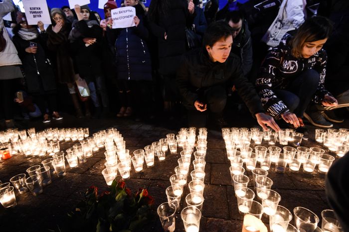 Акция в память о погибших в Кемерове на Пушкинской площади в Москве