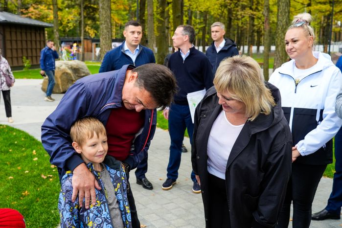 Андрей Воробьев проверил благоустройство лесопарка "Дубрава"