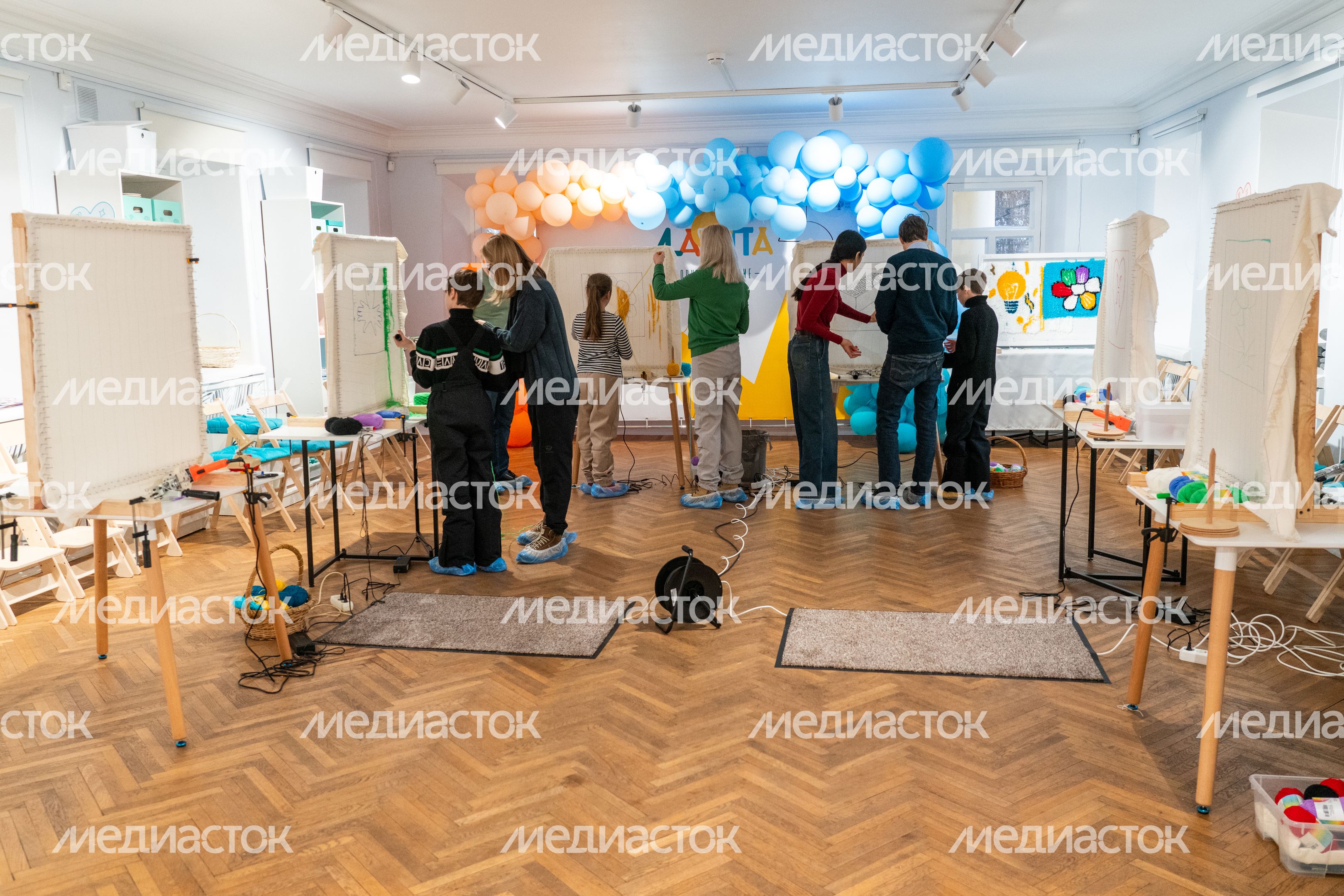 Мастер-класс по созданию картины на Всероссийской акции «Ночь искусств» в музее-заповеднике «Горки Ленинские» Мастер-класс по созданию картины на Всероссийской акции «Ночь искусств» в музее-заповеднике «Горки Ленинские»