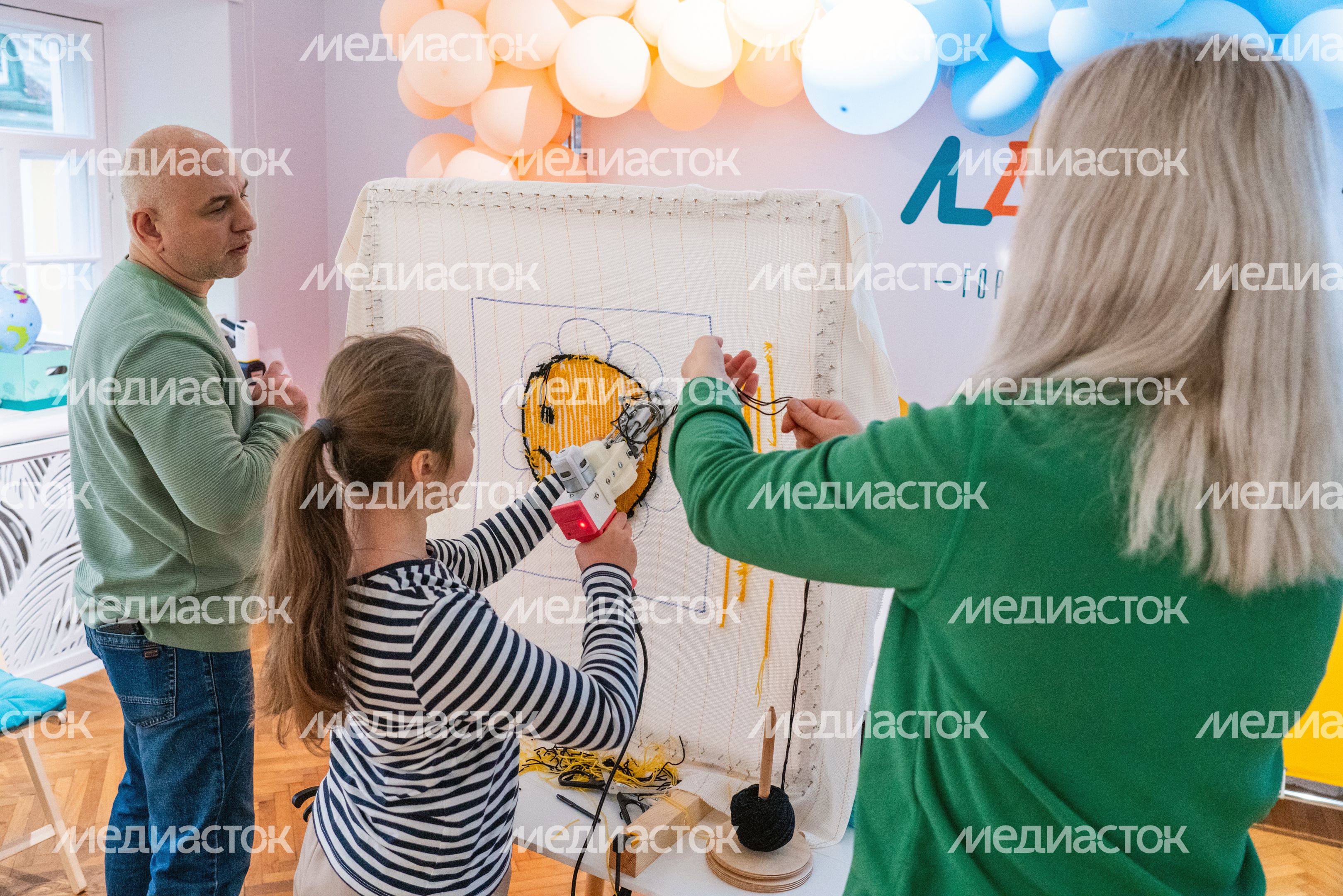 Мастер-класс по созданию картины на Всероссийской акции «Ночь искусств» в музее-заповеднике «Горки Ленинские»