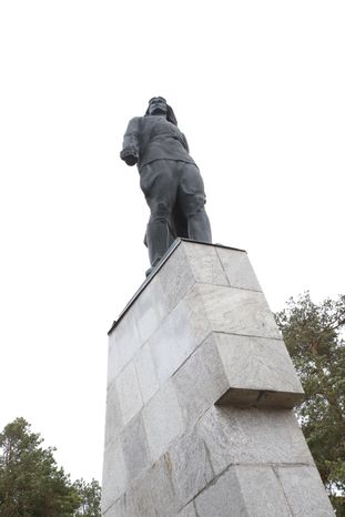 Памятник ночному тарану Талалихина