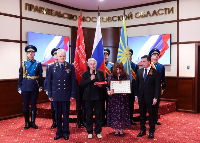 Родственникам легендарного лётчика Николая Терёхина передали "Золотую Звезду" Героя России