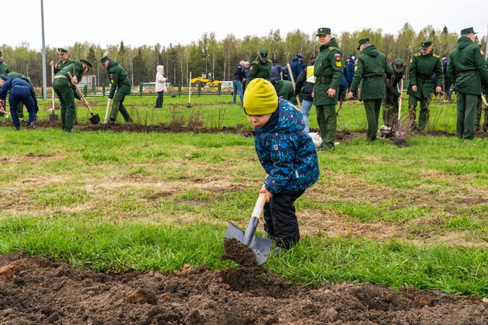 Торжественная высадка масштабного геоглифа к 80-летию Победы