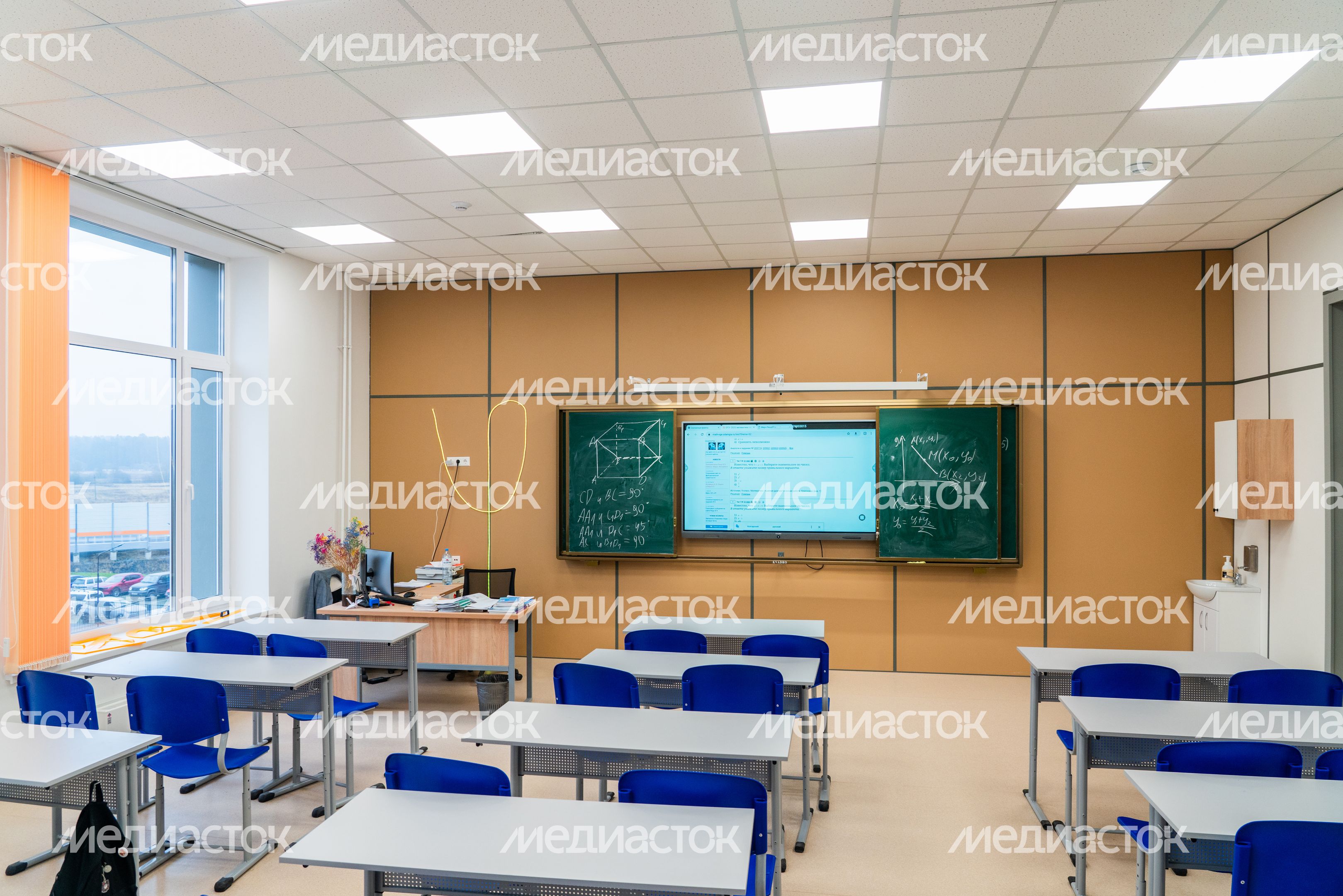 Учебный класс нового корпуса «Интеллектуал» школы «КвантУм» им. Героя СССР В. Фабричнова в мкр. Восточный Звенигорода Учебный класс нового корпуса «Интеллектуал» школы «КвантУм» им. Героя СССР В. Фабричнова в мкр. Восточный Звенигорода