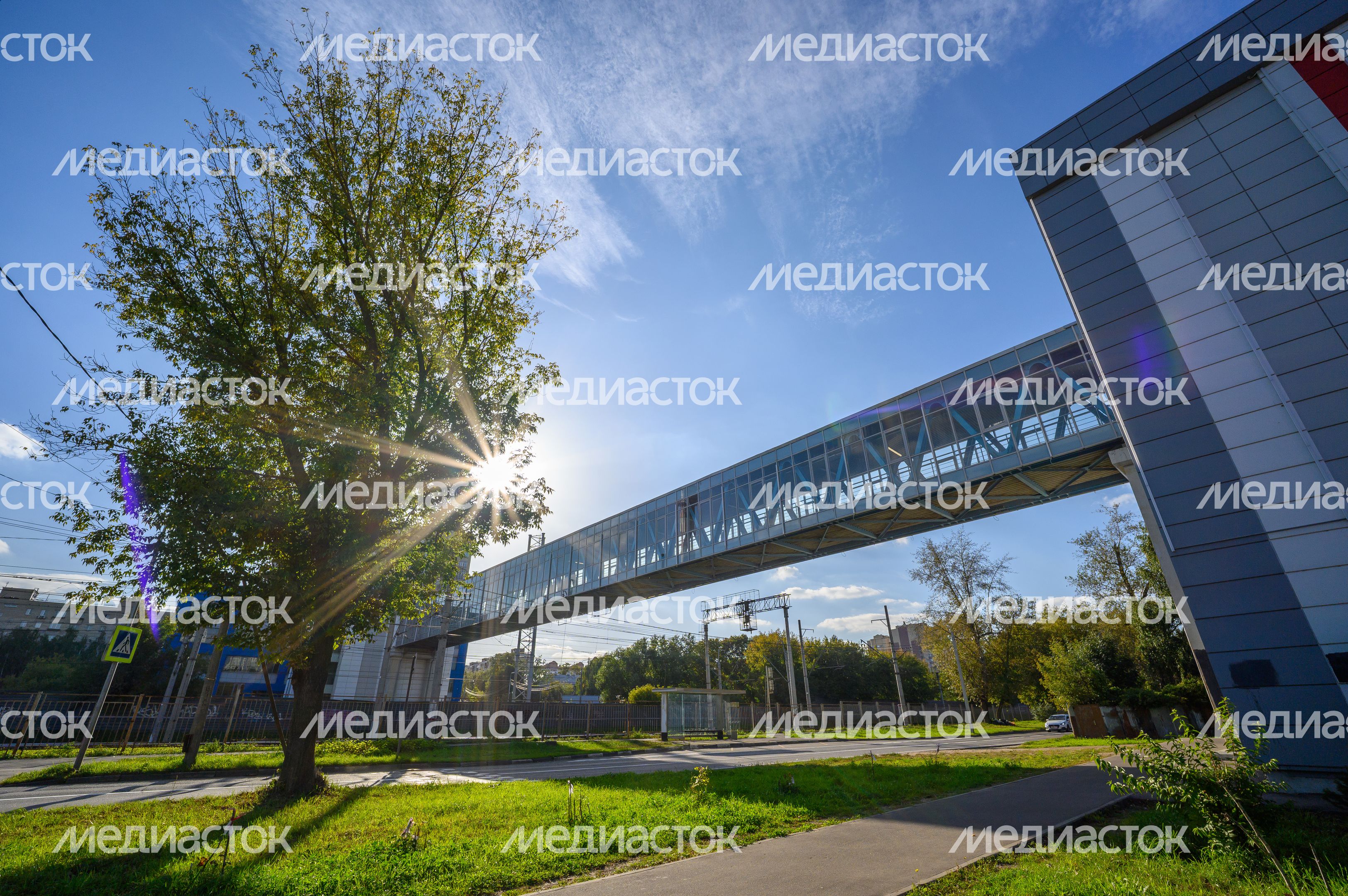 Пешеходный надземный переход через ж/д пути между улицей Новой и 1-м проездом Михельсона в Люберцах Пешеходный надземный переход через ж/д пути между улицей Новой и 1-м проездом Михельсона в Люберцах