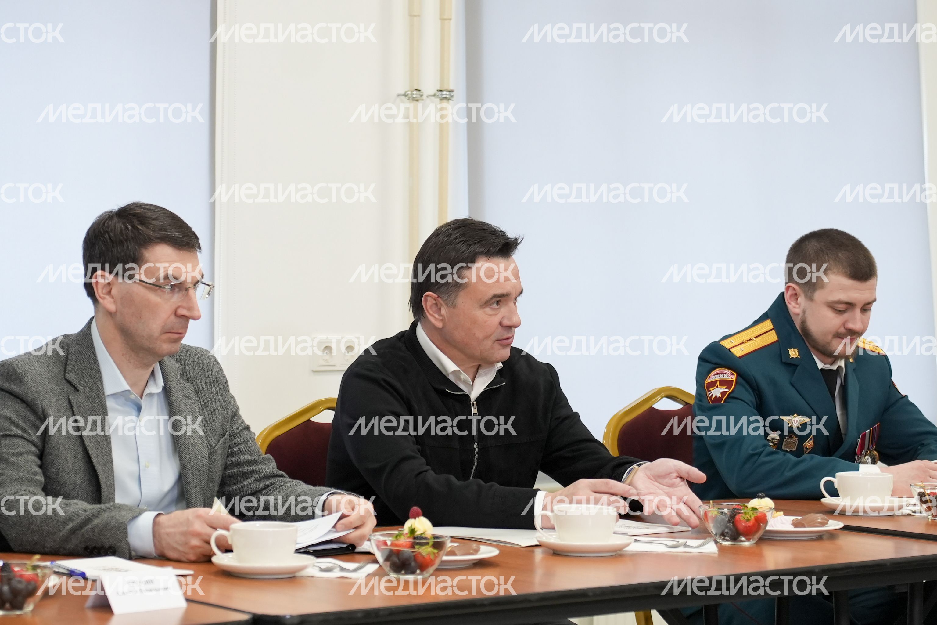 Андрей Воробьев и Игорь Щёголев встретились с финалистами программы "Герои Подмосковья"
