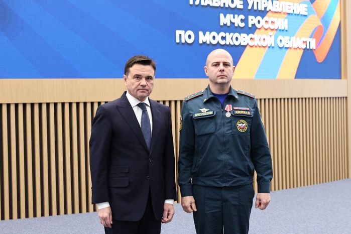 Андрей Воробьев поздравил сотрудников МЧС с Днем спасателя и 35-летием ведомства