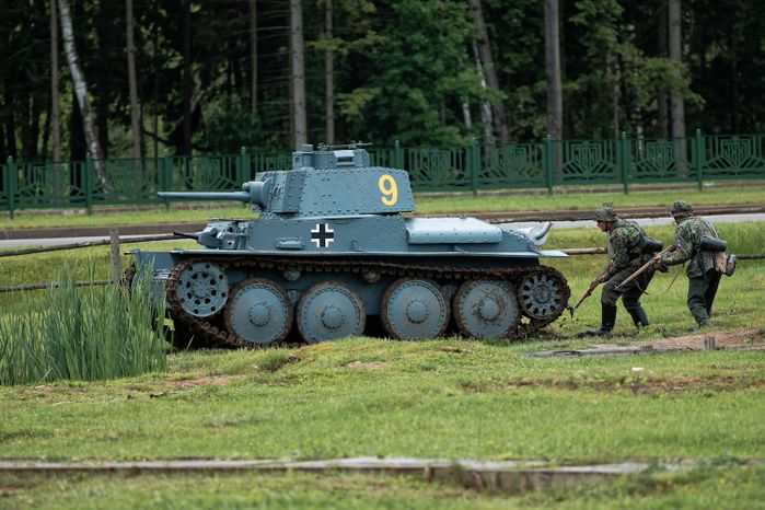 Военно-историческая реконструкция «Первый день войны» у Главного храма ВС РФ в День памяти и скорби