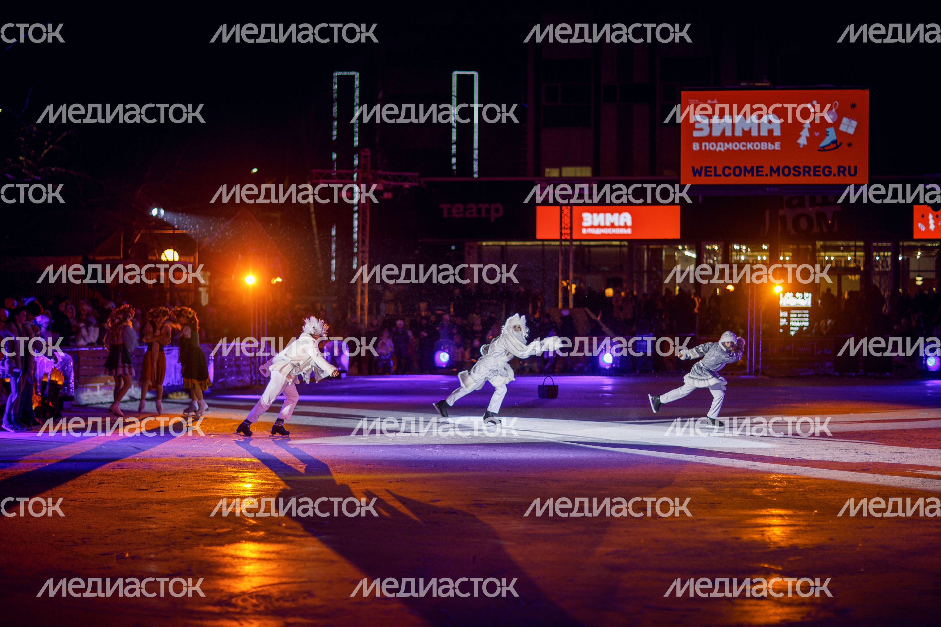 Ледовый спектакль «Двенадцать месяцев» на Театральном катке в Химках Ледовый спектакль «Двенадцать месяцев» на Театральном катке в Химках