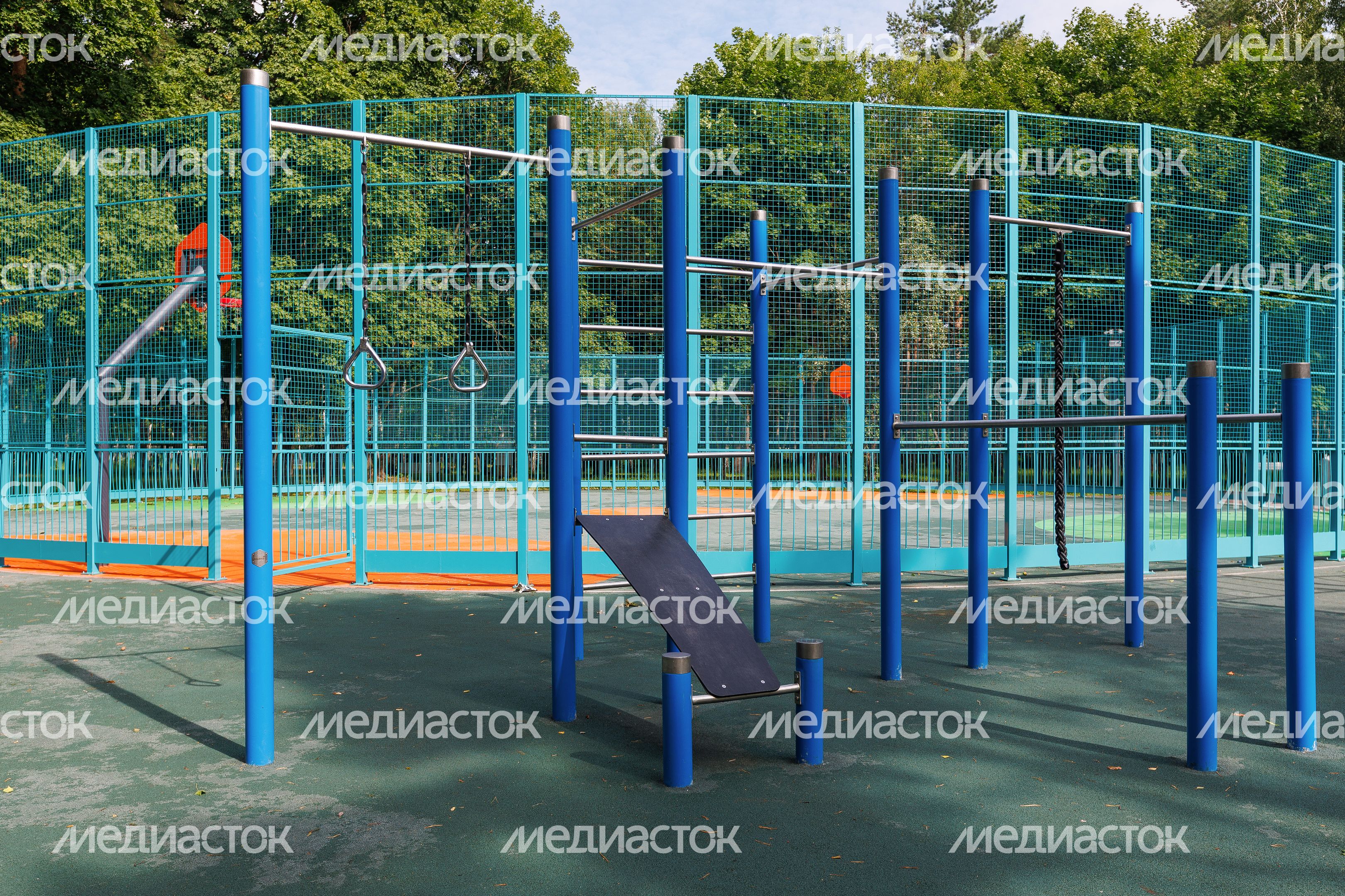 Спортивная площадка в Летнем парке поселка Малаховка округа Люберцы после благоустройства