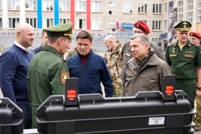 Андрей Воробьев и Владимир Соловьев посетили центр спецподготовки "Витязь" в Балашихе