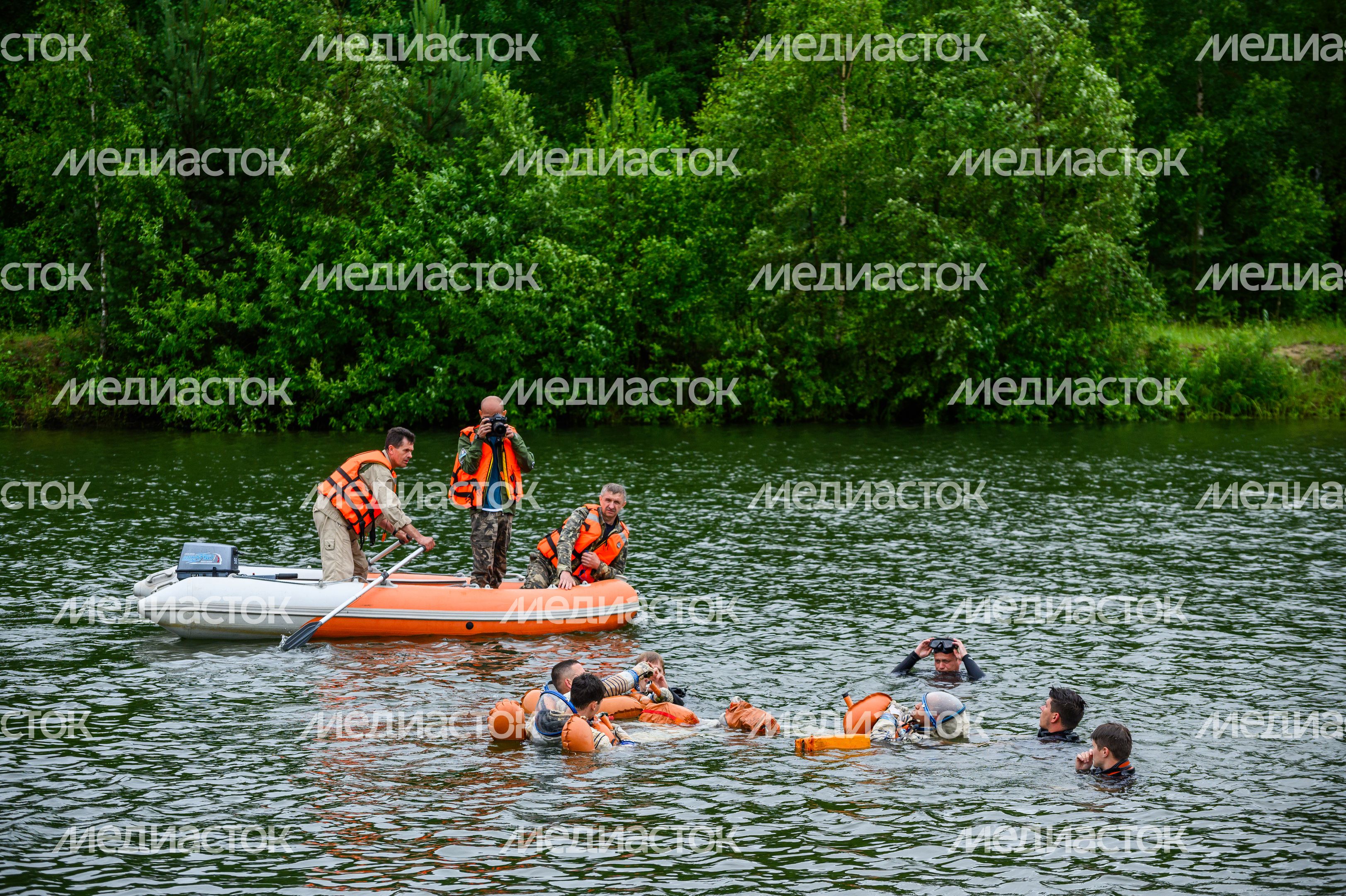 Тренировка космонавтов по действиям после посадки на воду в Ногинске
