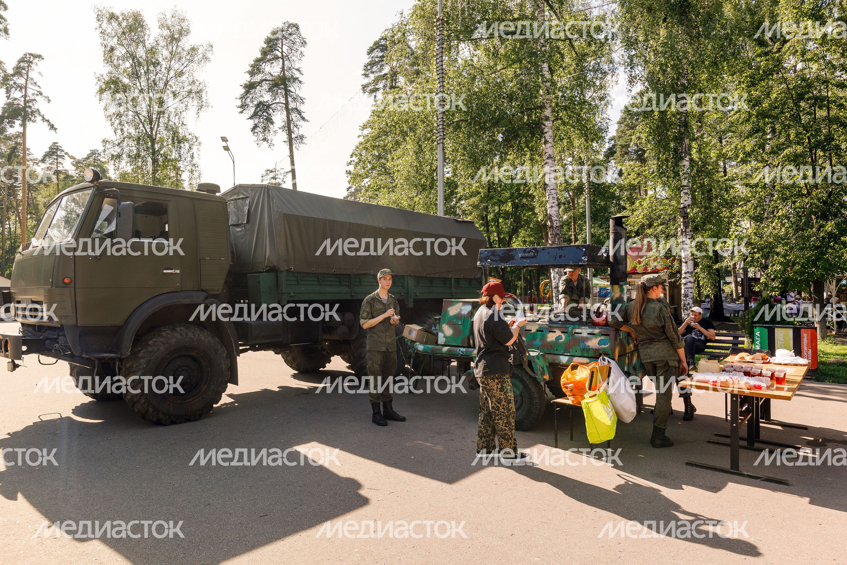 Полевая кухня на патриотическом фестивале «Гордость поколений» в Ногинске Богородского округа Полевая кухня на патриотическом фестивале «Гордость поколений» в Ногинске Богородского округа