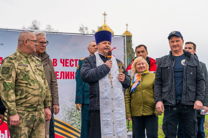 Торжественная высадка масштабного геоглифа к 80-летию Победы