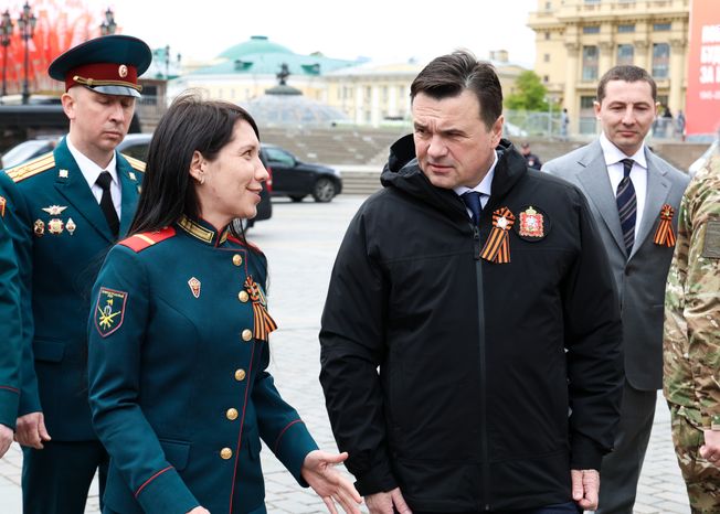 Андрей Воробьев вместе с участниками СВО возложил венок и цветы к Могиле Неизвестного Солдата