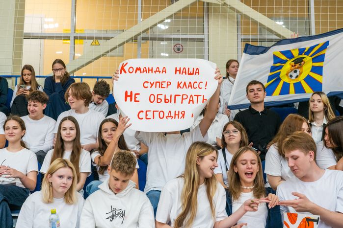 Болельщики Единой школьной лиги по баскетболу в Можайске