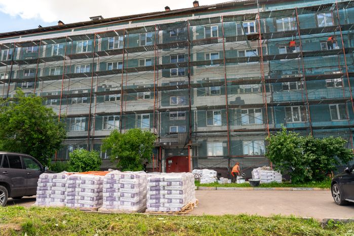 Ремонт фасада многоквартирного дома №2 в селе Новопетровское округа Истра