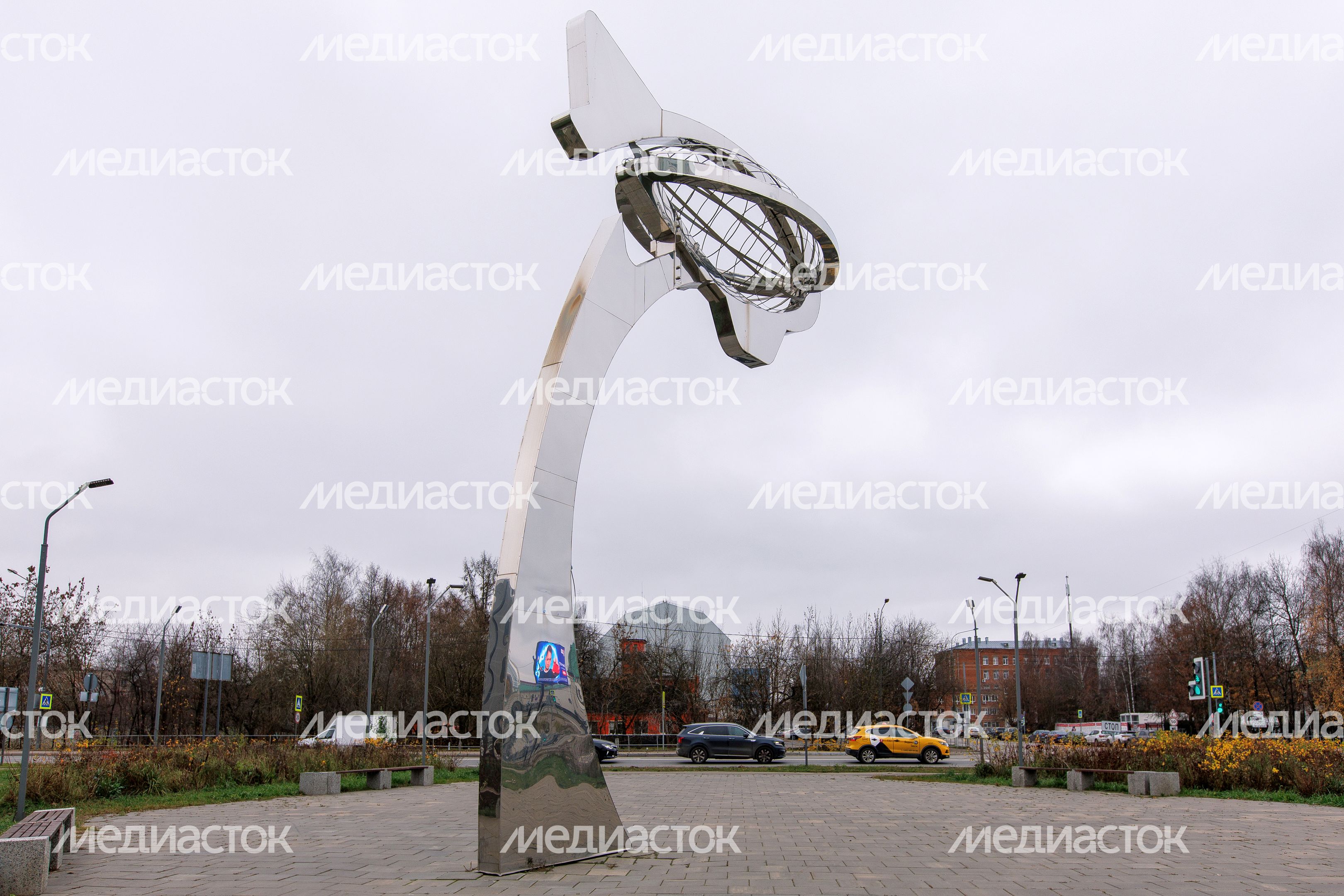 Памятник дирижаблю в микрорайоне Центральный города Долгопрудный Памятник дирижаблю в микрорайоне Центральный города Долгопрудный