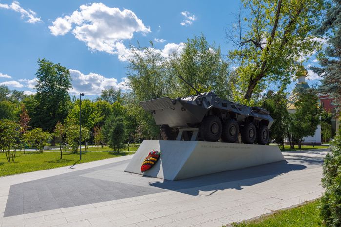 БТР-80 в сквере Победы в Реутове