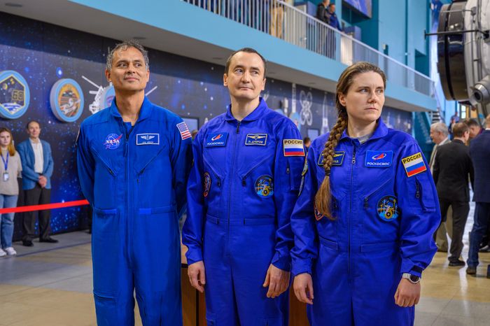 Экипаж космонавтов МКС-75 А. Менон, П. Дубров и А. Кикина на комплексной тренировке в Звездном городке