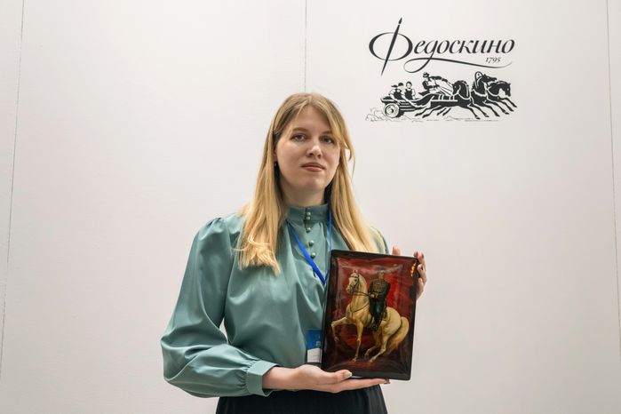 Шкатулка из Федоскино на выставке «Уникальная Россия»