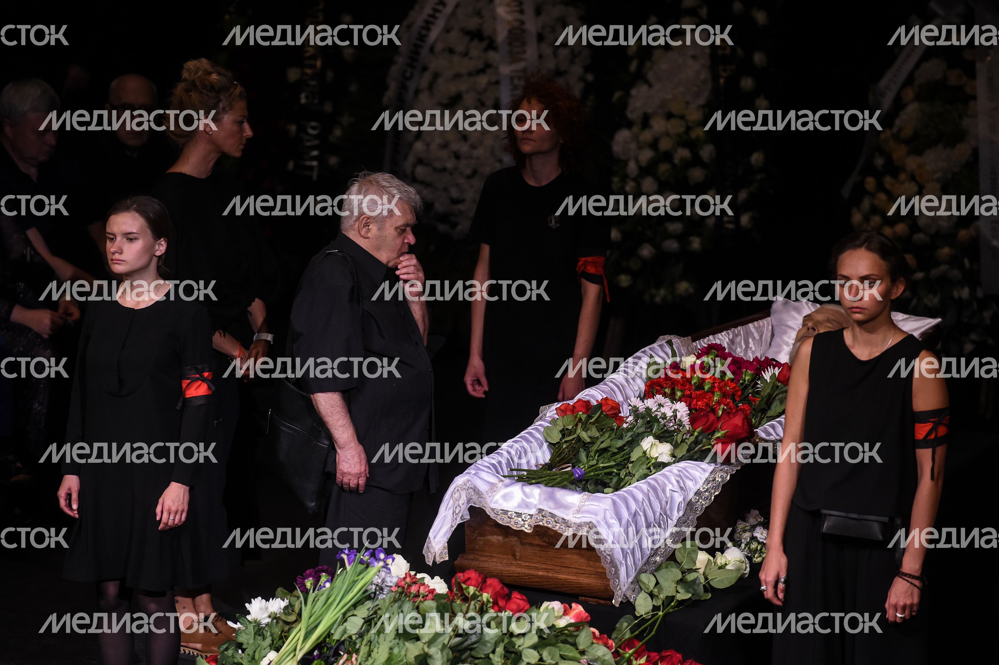 Церемония прощания с актером Дмитрием Брусникиным в Москве Церемония прощания с актером Дмитрием Брусникиным в Москве
