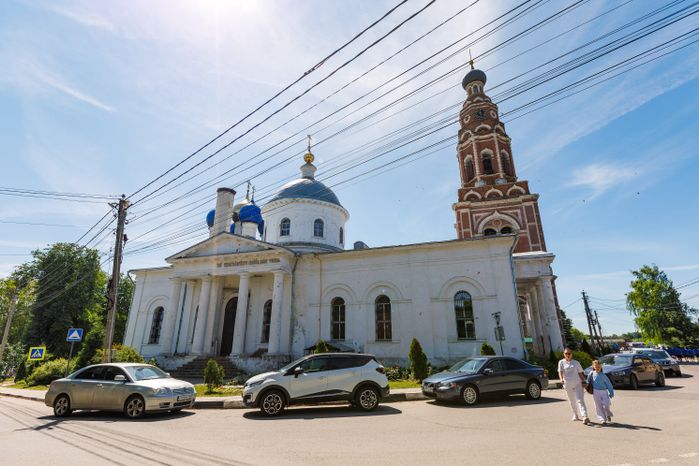 Церковь Иерусалимской иконы Божией Матери и колокольня собора Михаила Архангела в Бронницах
