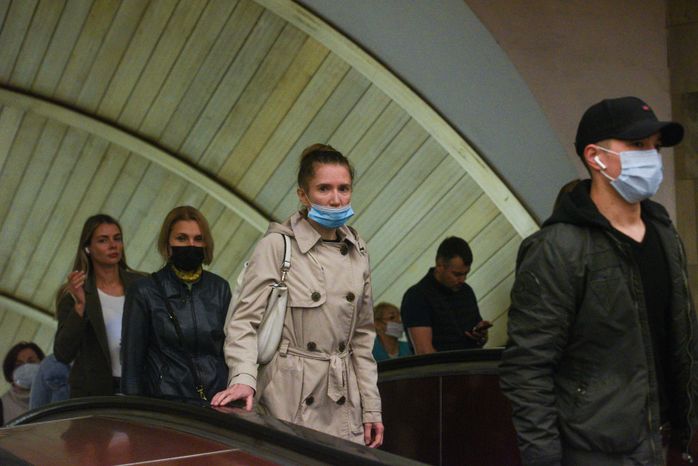 Проверки соблюдения масочно-перчаточного режима в общественном транспорте в Москве