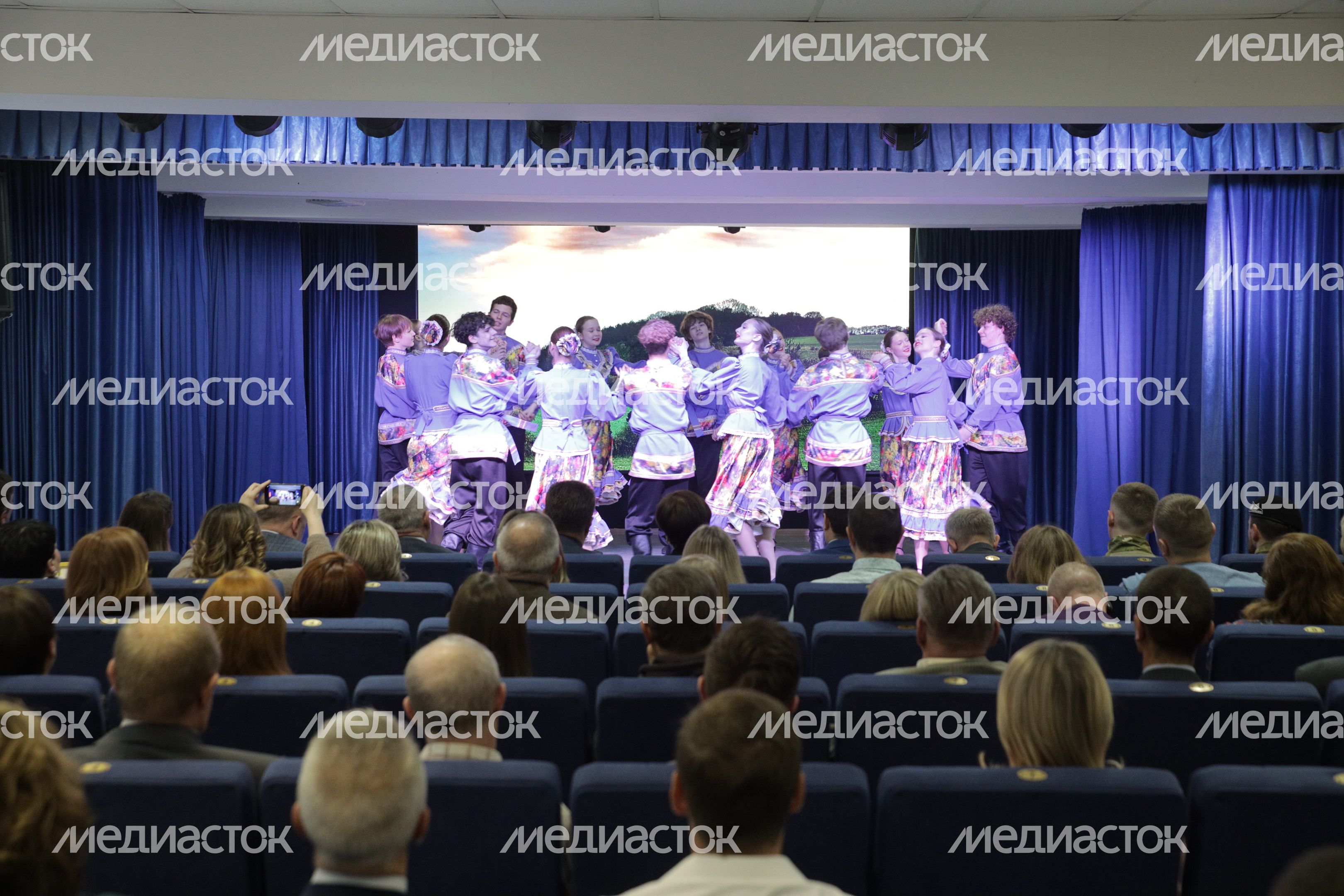 С праздником труда поздравили специалистов отрасли городского хозяйства Подмосковья С праздником труда поздравили специалистов отрасли городского хозяйства Подмосковья