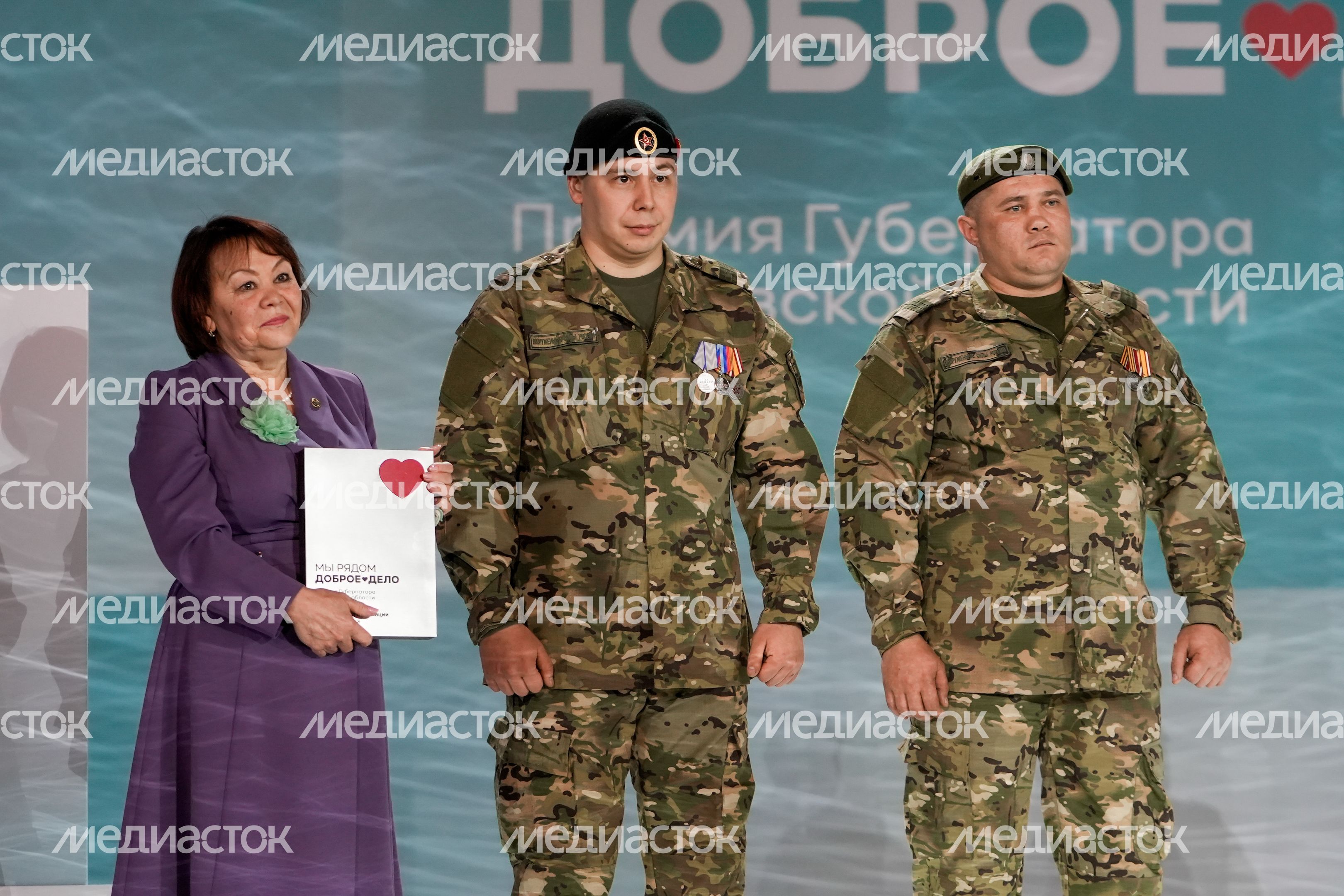 Матери бойцов СВО встретились с сыновьями на церемонии вручения премии "Мы рядом. Доброе дело" Матери бойцов СВО встретились с сыновьями на церемонии вручения премии "Мы рядом. Доброе дело"