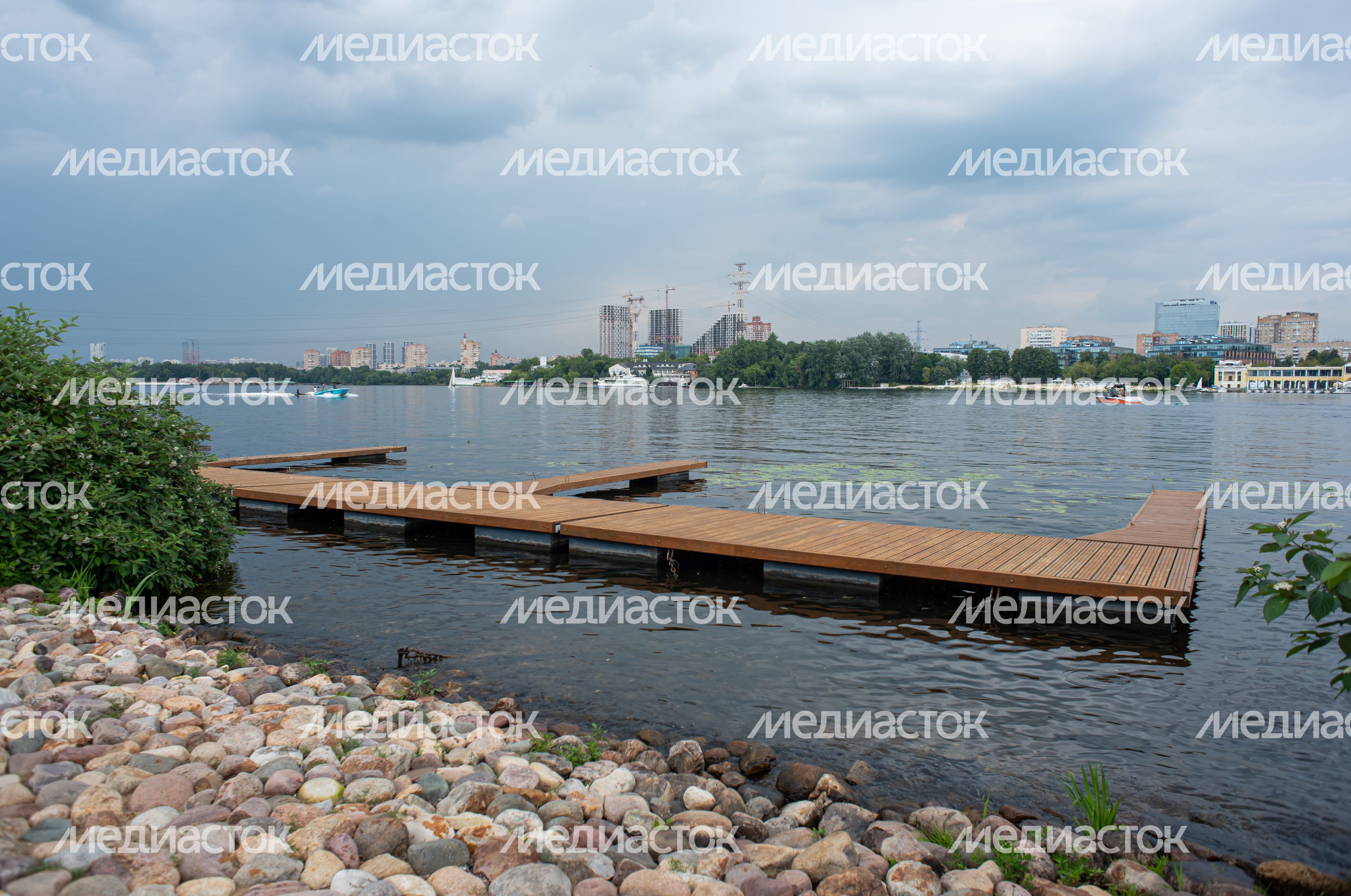 Летние виды Химкинского водохранилища