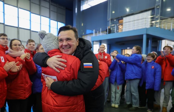Андрей Воробьев навестил пилотажные группы на авиабазе в Кубинке