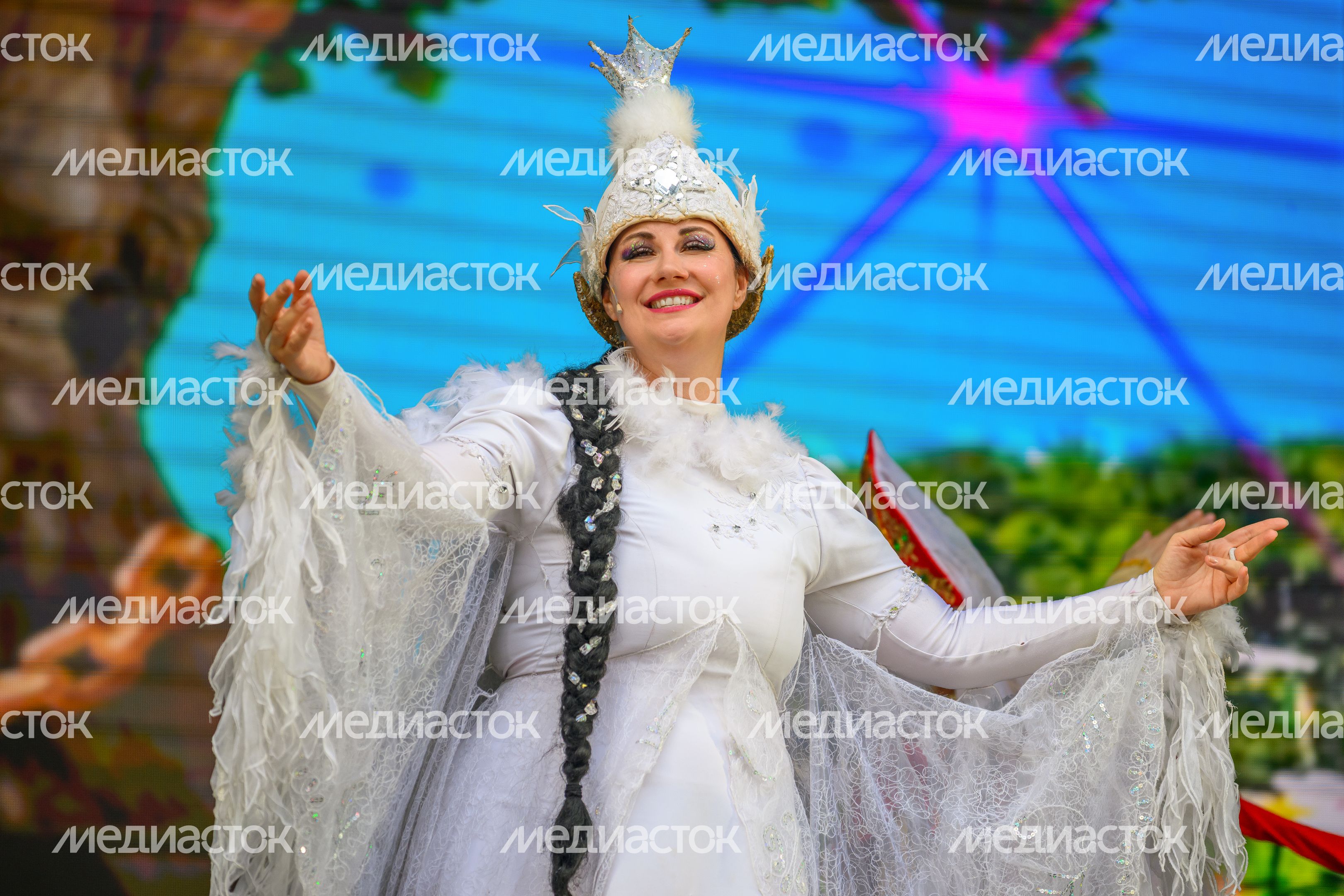 Спектакль «Лукоморье» по сказкам А. Пушкина на Литературном фестивале «Проект: Поэт» в усадьбе Вяземы Спектакль «Лукоморье» по сказкам А. Пушкина на Литературном фестивале «Проект: Поэт» в усадьбе Вяземы