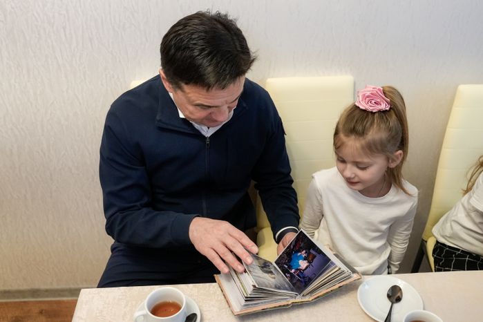 Андрей Воробьев навестил семью погибшего на СВО бойца