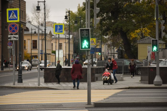 Повседневная жизнь города в Москве осенью
