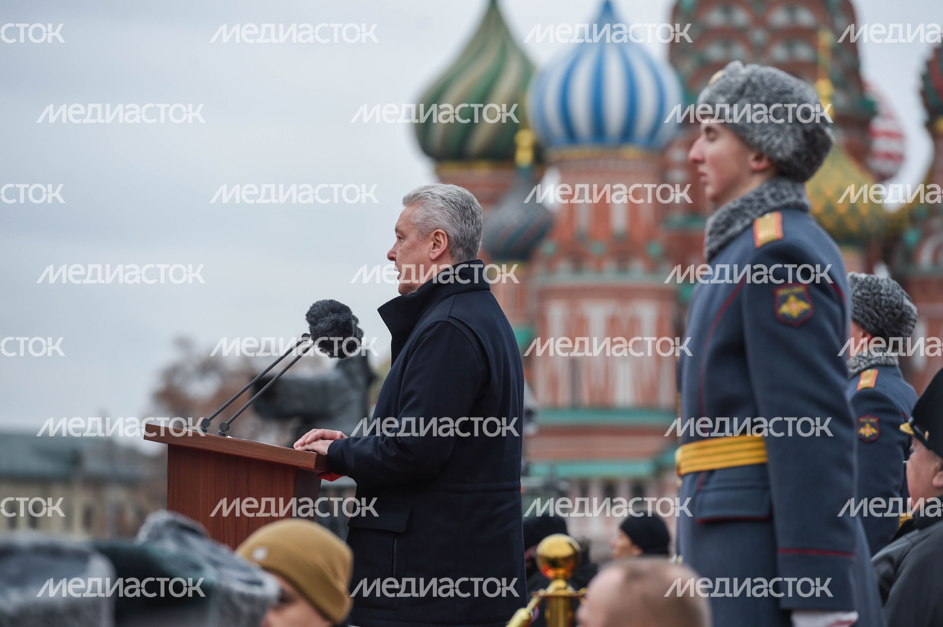 Торжественный марш в честь парада 1941 года на Красной площади в Москве