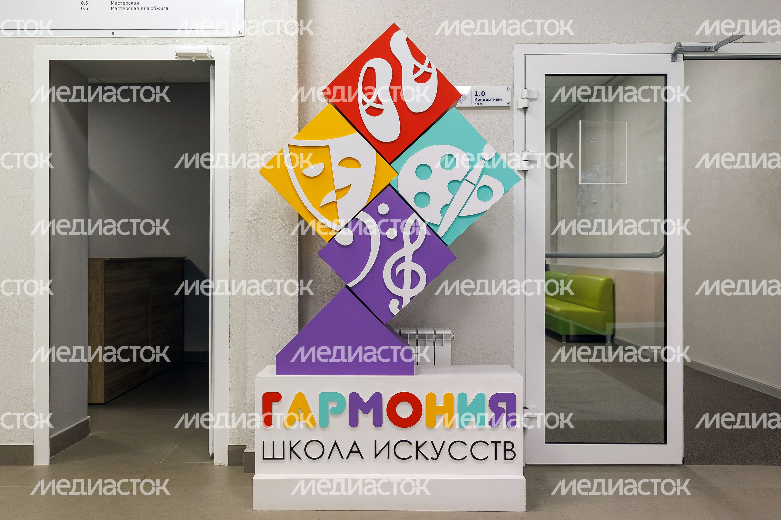 Коридор детской школы искусств «Гармония» Наро-Фоминска после капремонта