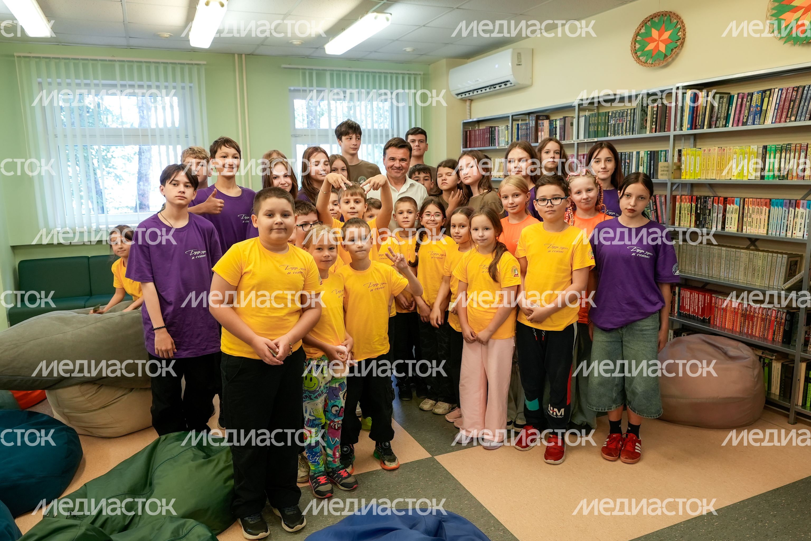 Андрей Воробьев пообщался с детьми участников СВО в подмосковном лагере "Литвиново" Андрей Воробьев пообщался с детьми участников СВО в подмосковном лагере "Литвиново"