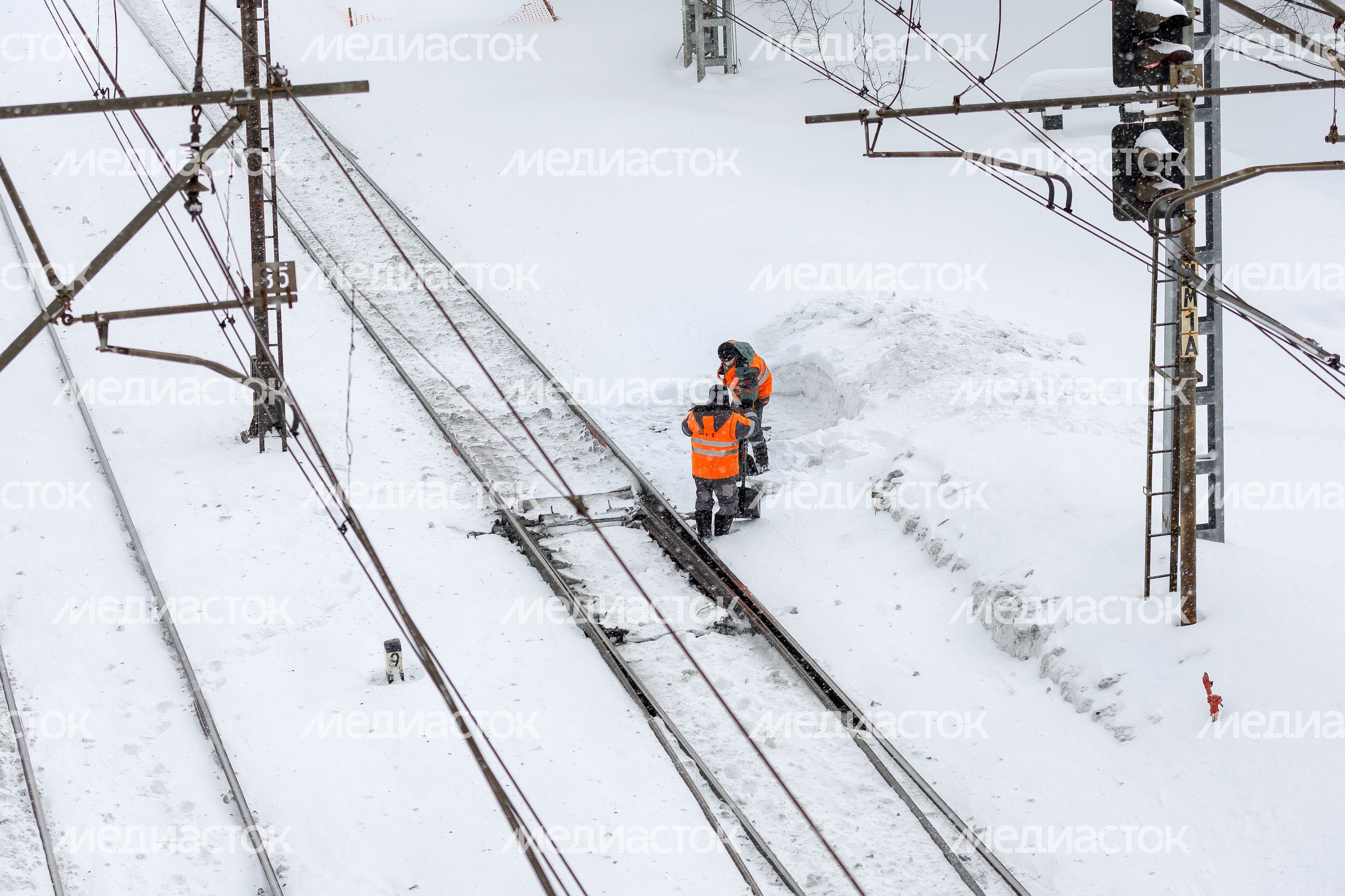 Железнодорожные пути для электрички в городе Химки Железнодорожные пути для электрички в городе Химки