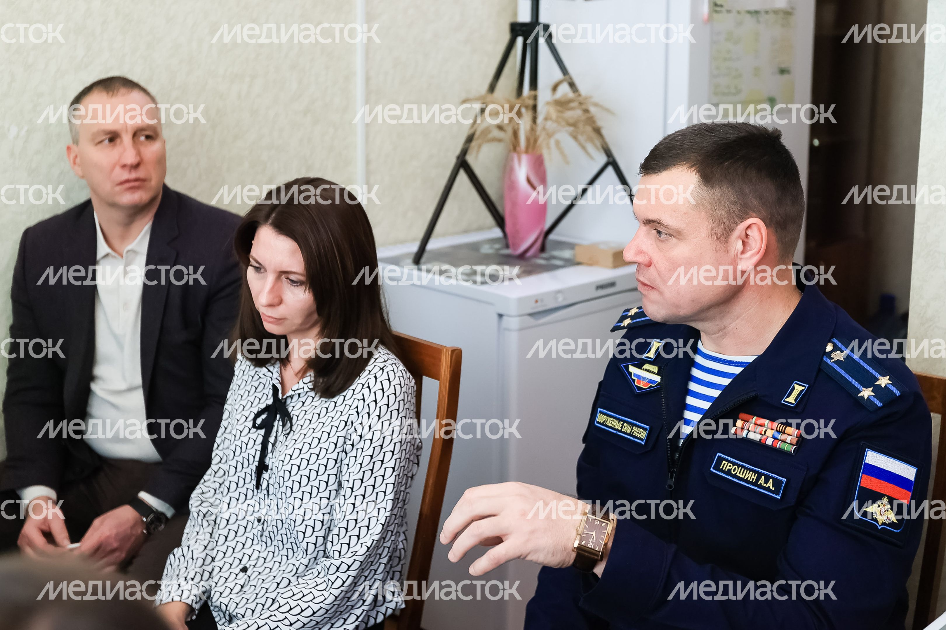 Встреча губернатора с супругами офицеров, участвующих в СВО