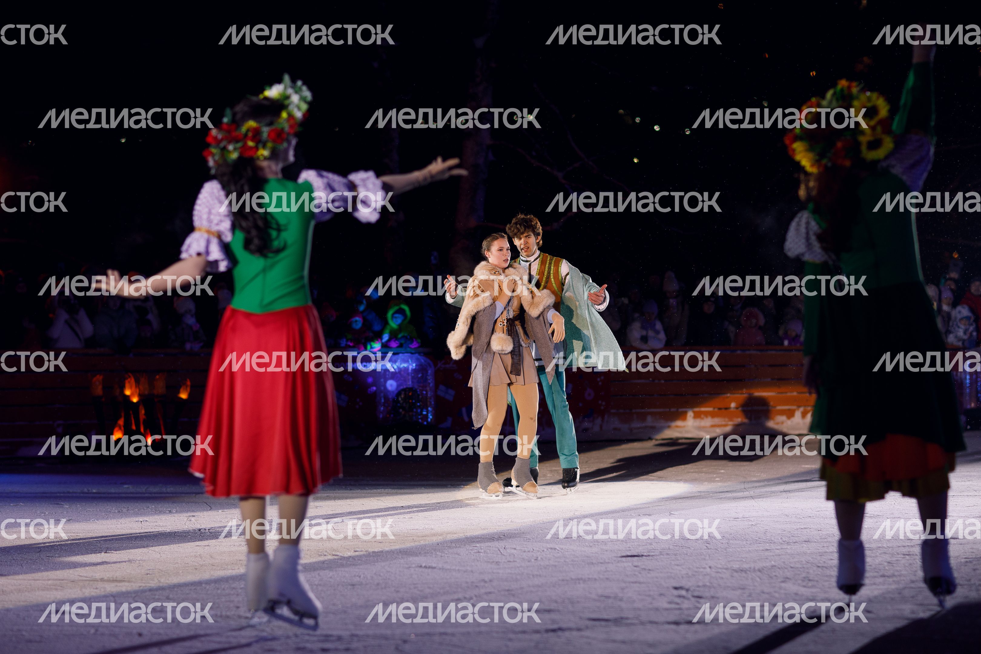 Ледовый спектакль «Двенадцать месяцев» на Театральном катке в Химках Ледовый спектакль «Двенадцать месяцев» на Театральном катке в Химках